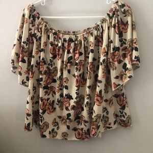 Size small gimmicks floral scoop neck blouse